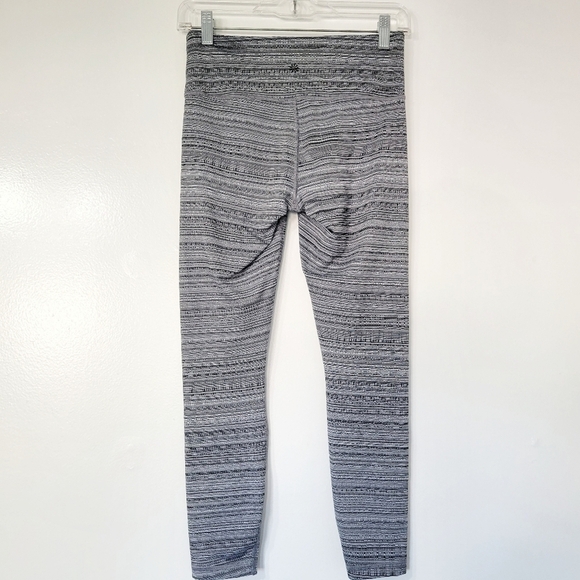 Athleta Black & White Chataranga Jacquard High-Rise Legging Size Small - Picture 4 of 13